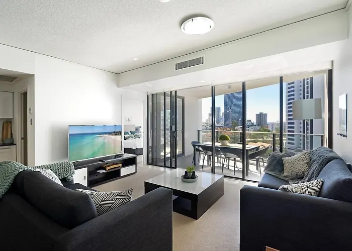 Luxe High-Rise With Al Fresco Dining & Ocean Views